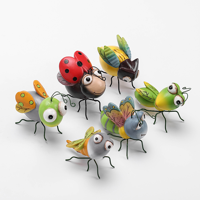 6/A Polyresin Bugs with Metal Leg